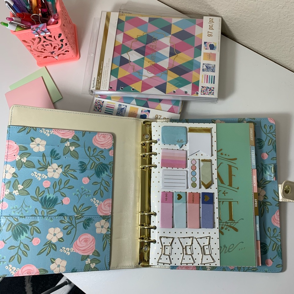 Happy planner with 2 new refill papers